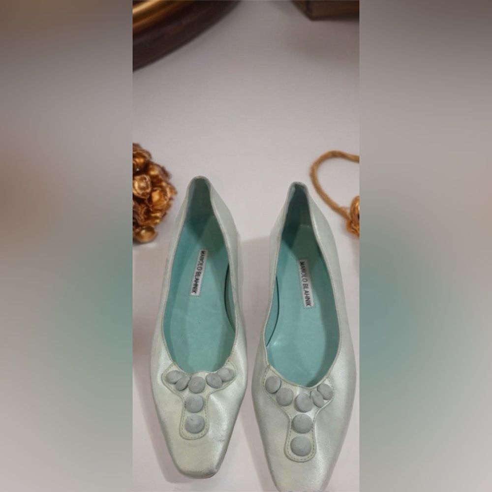 Manolo Blahnik Blue Flats with Sleek Design - Picture 2 of 5